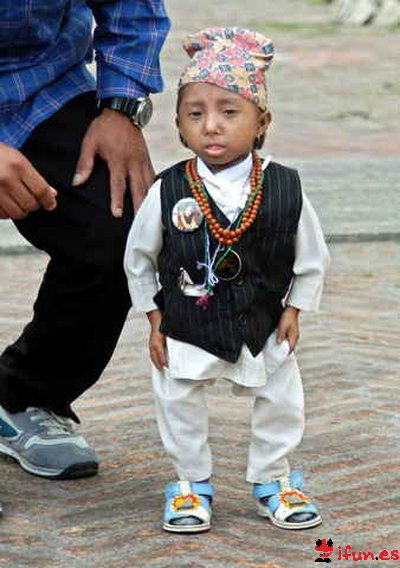 El hombre más pequeño del mundo es de Nepal