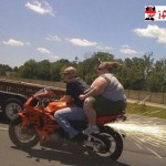 Gorda en moto