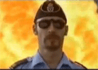 Un policia héroe