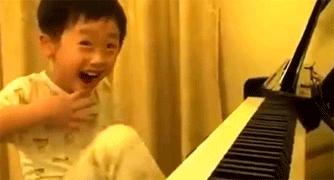 Genio tocando el piano a los 5 años